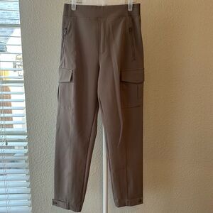 Athleta endless high rise cargo pant in a brown khaki color size 4